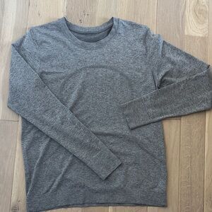 Lululemon women’s swiftly top size 8 great condition